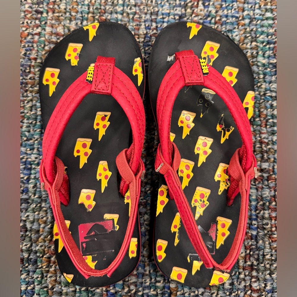 Reef Kids Red and Black Flip Flops with Pizza Print, Size 11/12 - Picture 3 of 5
